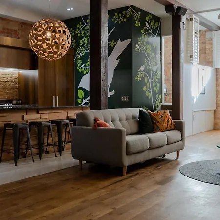 New York Loft Style Apartment Near Victoria Park And Cbd